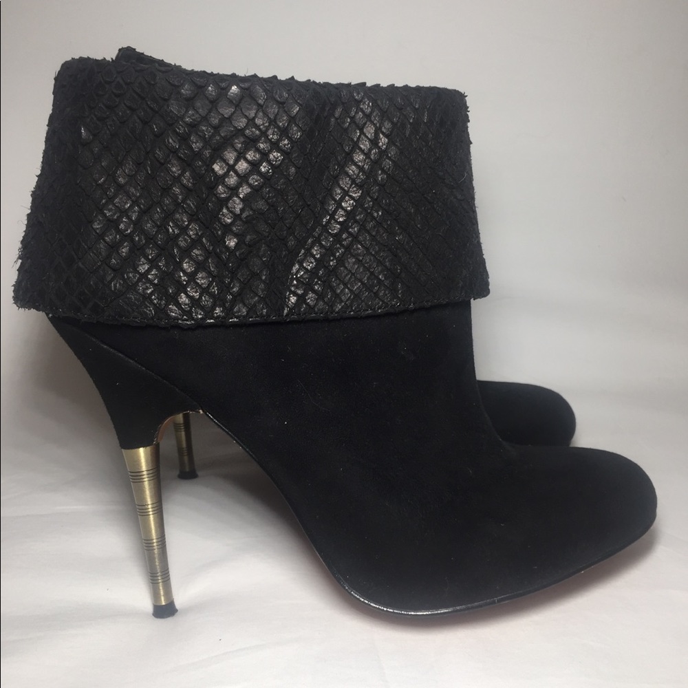 Elizabeth and James Heels 👠